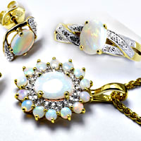 zum Artikel Opale-Diamant-Garnitur Ring Ohrringe Collier, R1081