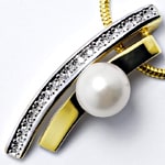 Collier Akoya-Perle und lupenreine Diamanten