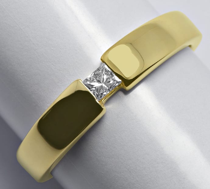 Foto 1 - Princess-Diamant eingespannt im Gelbgoldring, R1235