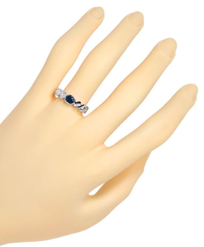 Foto 4 - Weißgold-Ring mit blauem Saphir und Diamanten in 585er, R8521