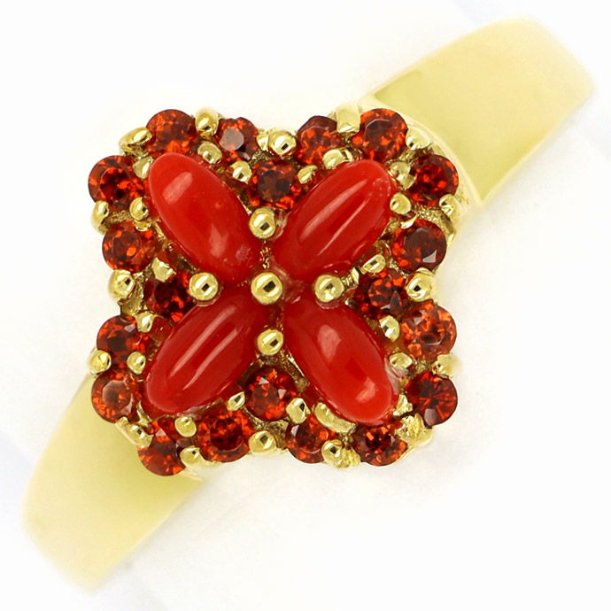 Bezaubernder Farbsteingoldring mit 24 roten Edelsteinen, aus Edelstein Farbstein Ringen