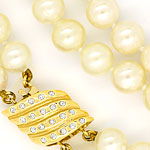 Zweireihiges Perlenkollier mit Diamanten-Gold-Verschluss