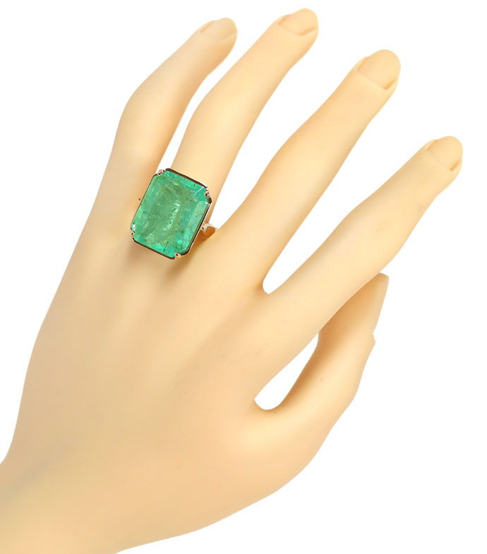 Foto 5 - Goldring mit riesigem 21ct großen Smaragd im Emeraldcut, R9207