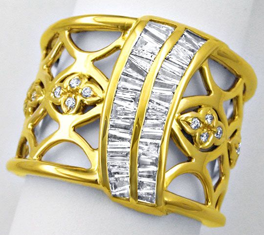 Designer-Ring mit Trapez Diamanten und kleinen Brillanten
