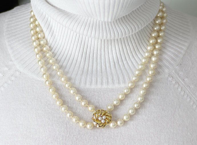 Lange Perlenkette doppelt getragen mit Perlenclip / Verkürzer